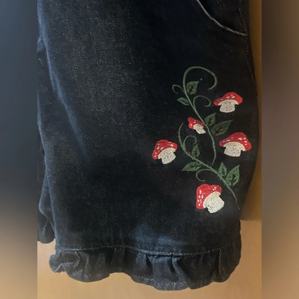 ROMWE Black Denim Mushroom‎ Embroidered Ruffle Strap Short Overalls Size S